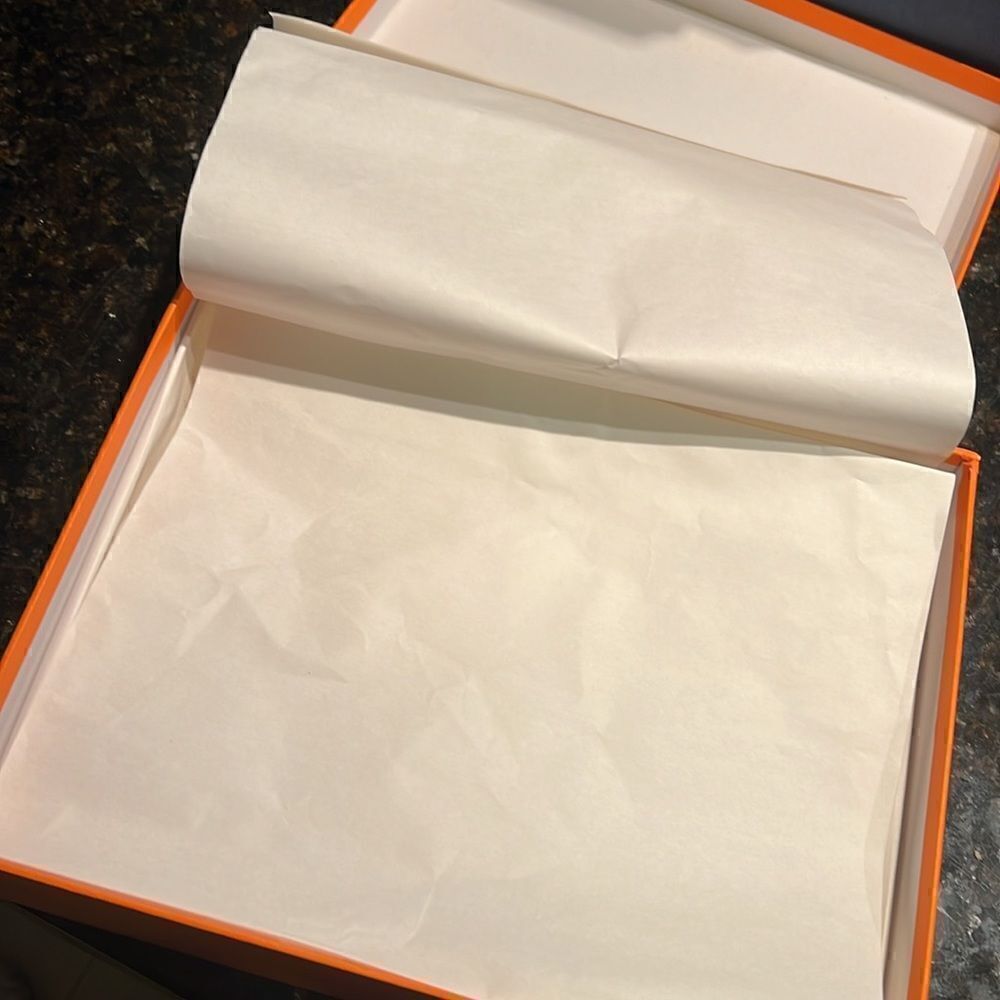 Small/Medium Hermes Gift Box - Excellent Condition - Picture 3 of 5